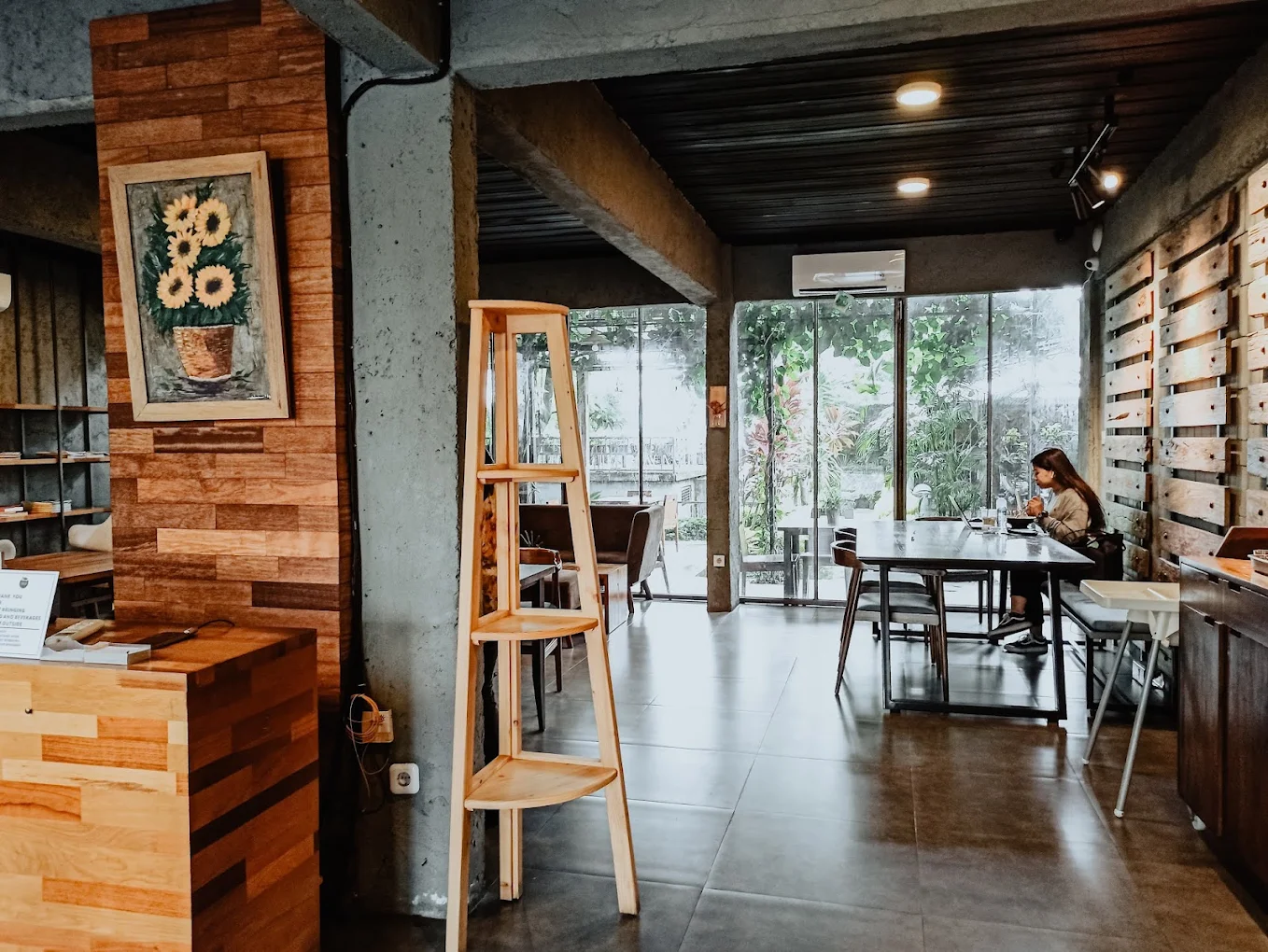 Ekologi Desk & Coffee