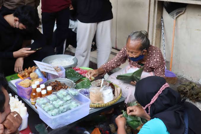 Lupis mbah Satinem