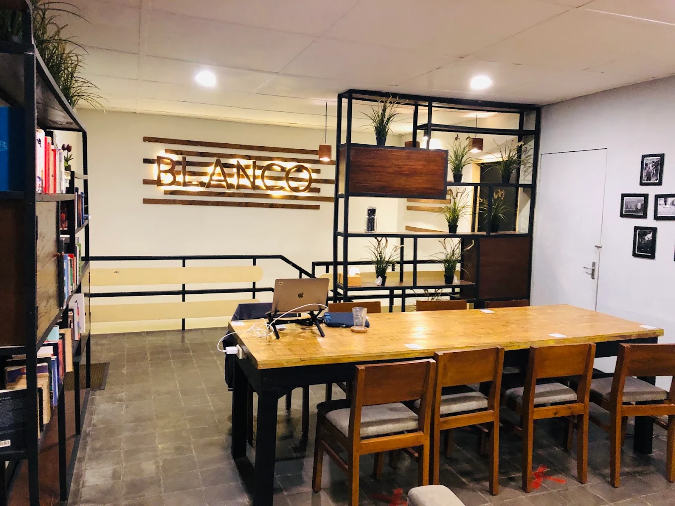 Blanco Coffee & Books